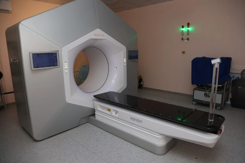 В Сахалинском областном онкологическом диспансере заработал высокотехнологичный линейный ускоритель