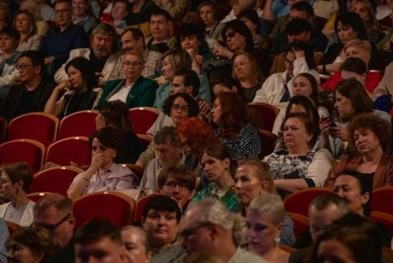 Спектакль новосибирского театра "Петерс" завершил Фестиваль театров Дальнего Востока на Сахалине