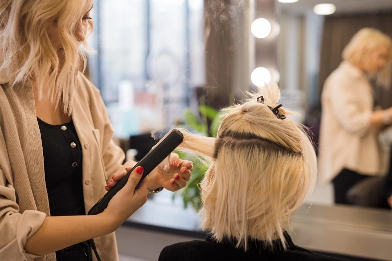 Лунный календарь стрижек на декабрь 2023 года: когда идти к стилисту