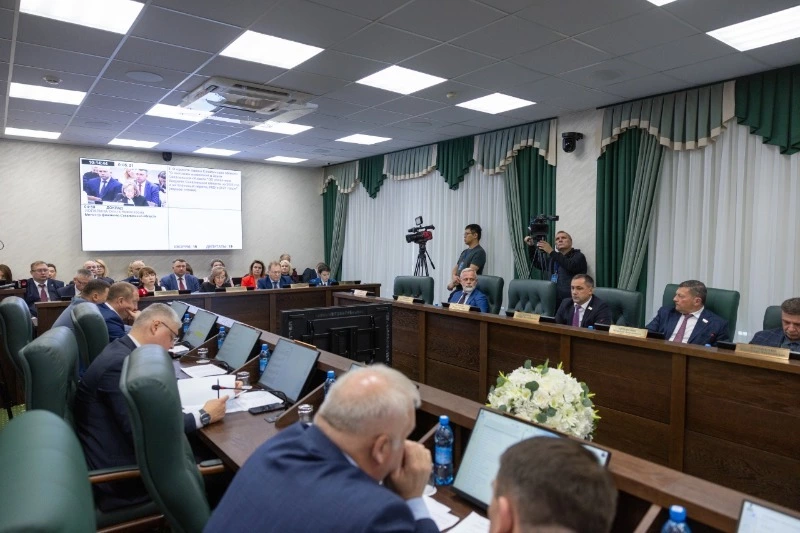 Правительство области направит дополнительные средства на социальные программы и сдерживание тарифов