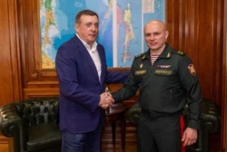 Губернатор Сахалинской области провел встречу с командующим Восточным округом Росгвардии