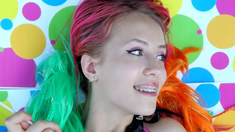 Лунный календарь окрашивания волос на май-2024: благоприятные дни