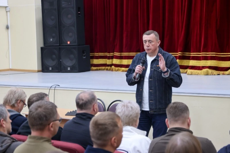 Валерий Лимаренко провел встречу с жителями Северо-Курильска