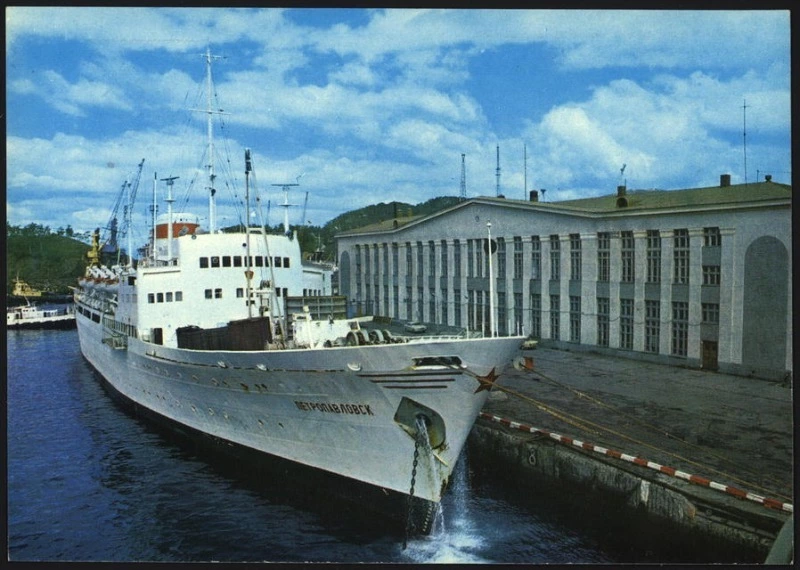 Ах, белый теплоход, гудка тревожный бас…