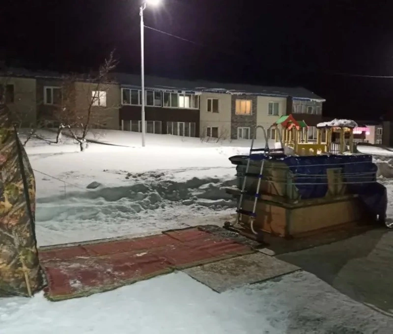 Более 50 человек окунулись в купель на Крещение