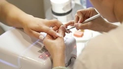 Лунный календарь маникюра на апрель 2024 года: в какие дни лучше идти к мастеру