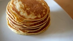 Блины на молоке без глютена на пятый день Масленицы — Тещины вечерки 2024