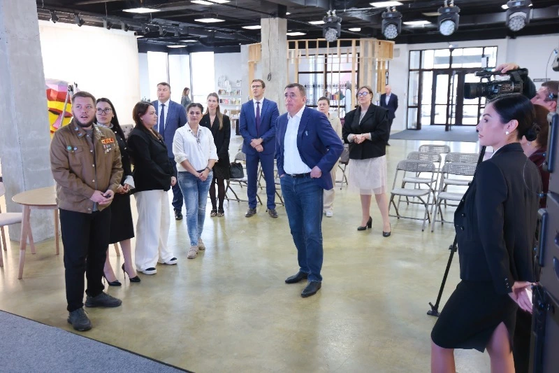 Губернатор Валерий Лимаренко дал наказы новому составу молодежного правительства