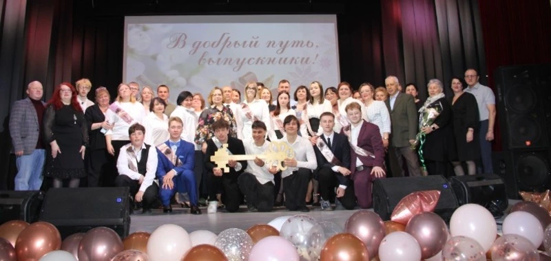 Последний звонок прозвенел для северокурильских выпускников