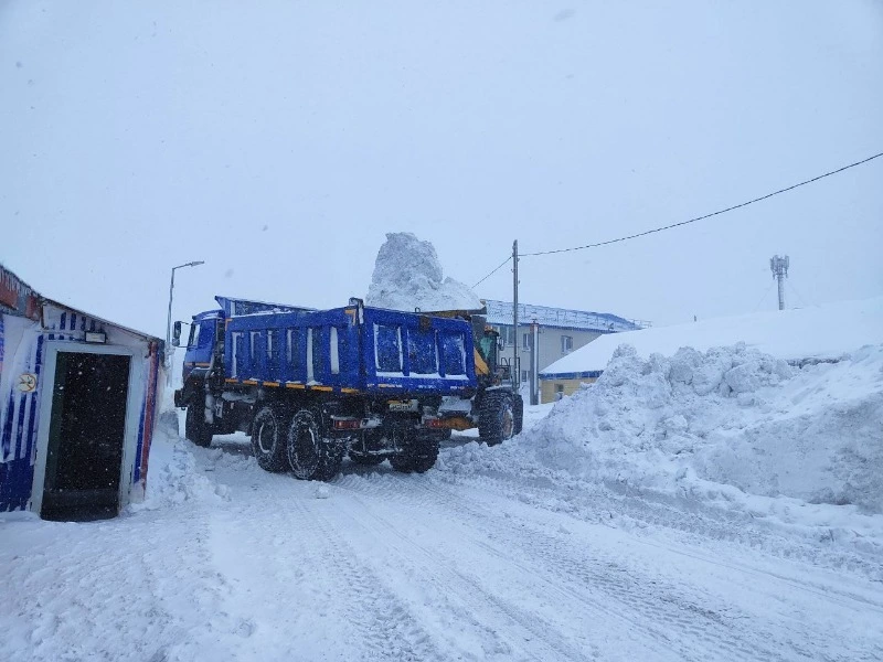 В Северо-Курильске с начала года вывезено более 3 000 тонн снега