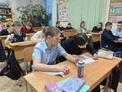 Шестиклассники написали письма солдатам