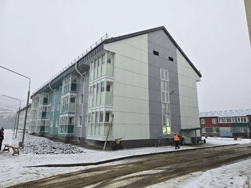 Школа и набережная строятся, дом готов