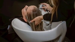 Лунный календарь стрижек на март 2024: какой день лучше выбрать