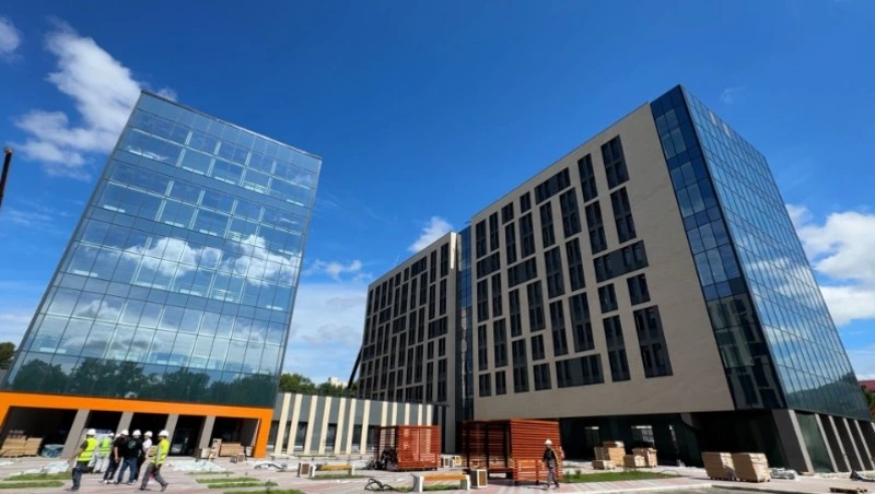 СахалинТех начали строить в две смены