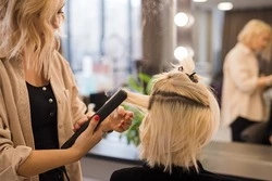 Лунный календарь стрижек на декабрь 2023 года: когда идти к стилисту