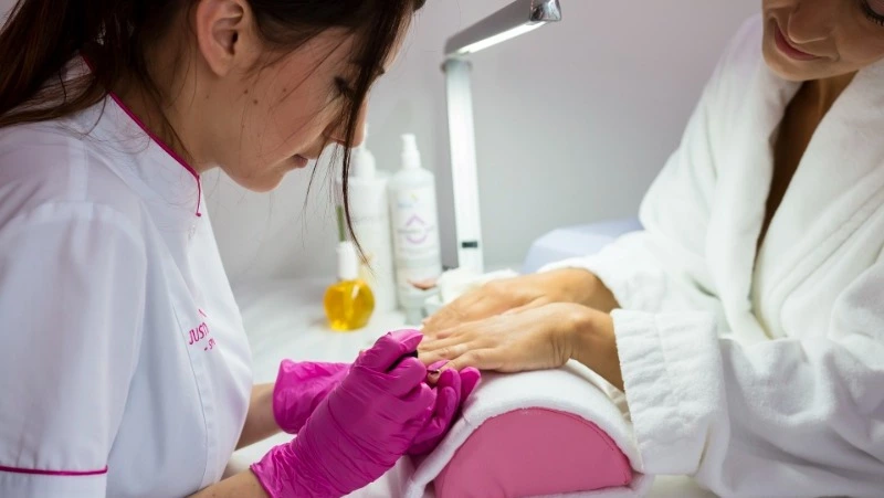 Летний маникюр-2024: ТОП-10 самых модных идей