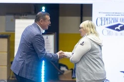 Валерий Лимаренко вручил награды лучшим серебряным добровольцам Сахалина и Курил