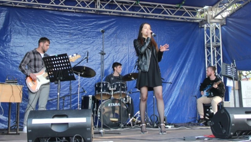 В молодёжном стиле