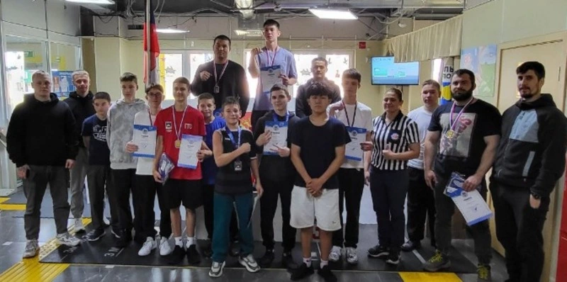 Турнир по армрестлингу: сила и техника