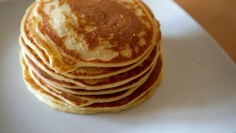 Блины на молоке без глютена на пятый день Масленицы — Тещины вечерки 2024