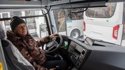 Валерий Лимаренко передал мэрам пяти районов ключи от современных автобусов